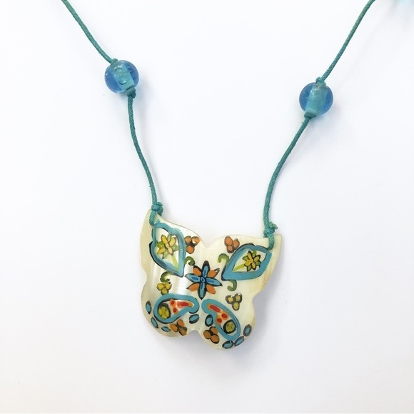 Hand painted mother of pearl butterfly Seashell Necklace - Picture 3 of 8